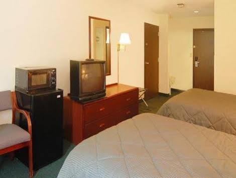 Hotel Red Roof - Naval Base 3*