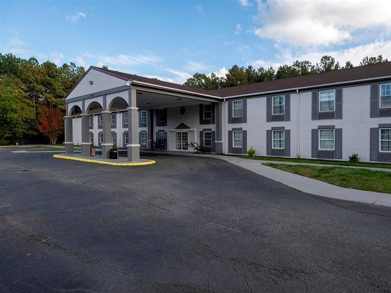 Red Roof - Naval Base Hotel 3*
