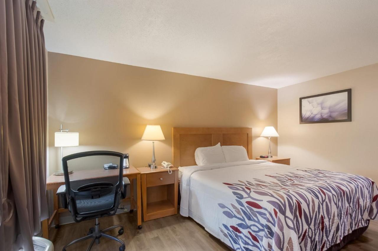 Hotel Red Roof - Naval Base 3*