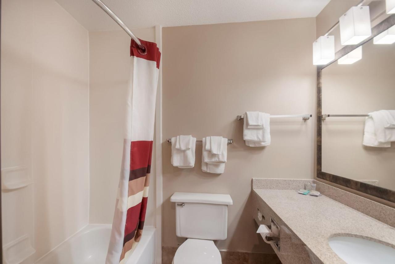 Hotel Red Roof - Naval Base 3*