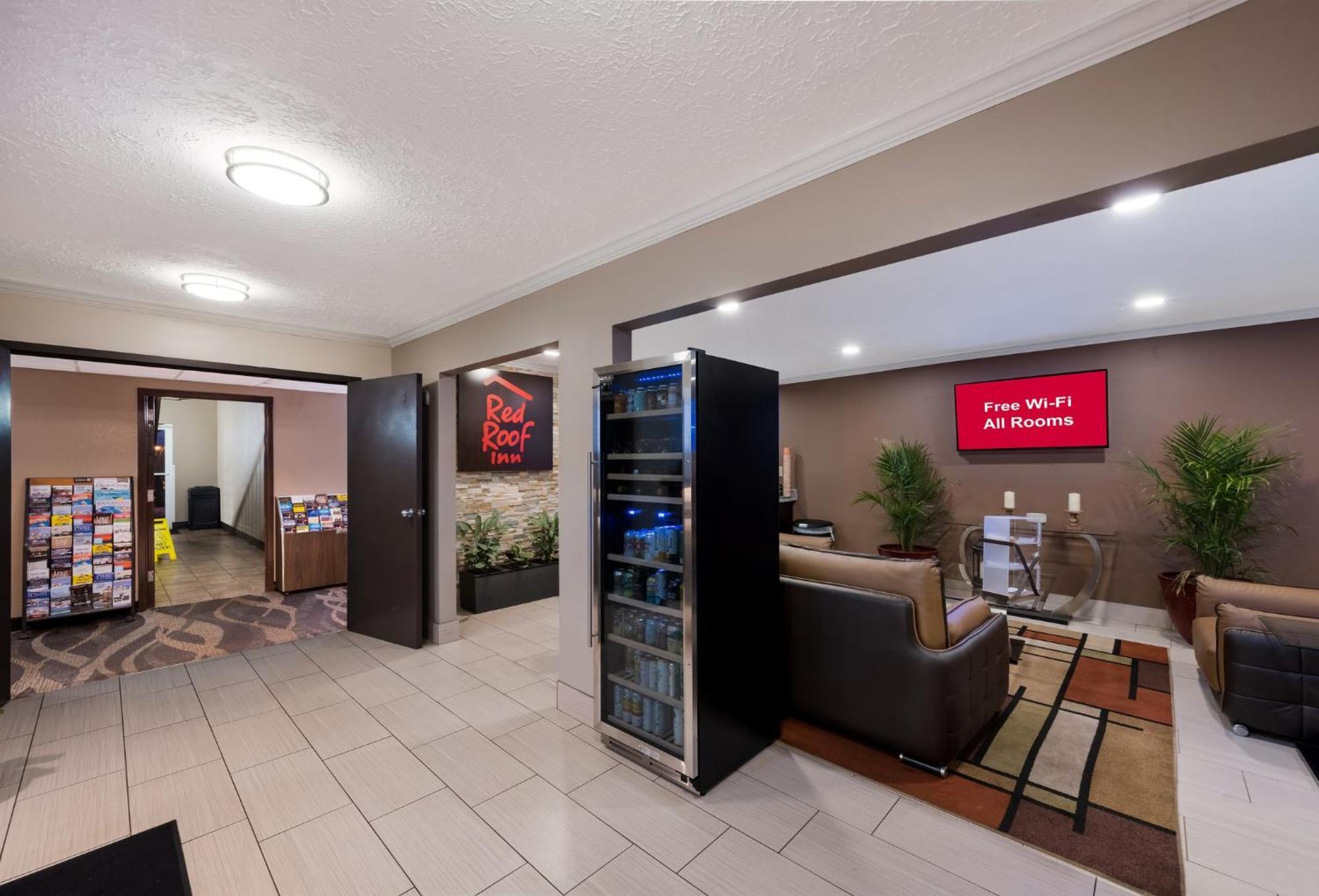 Hotel Red Roof - Naval Base 3*