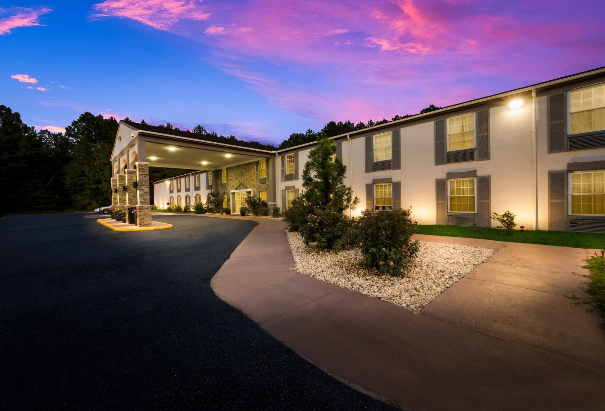 Red Roof - Naval Base Hotel 3*