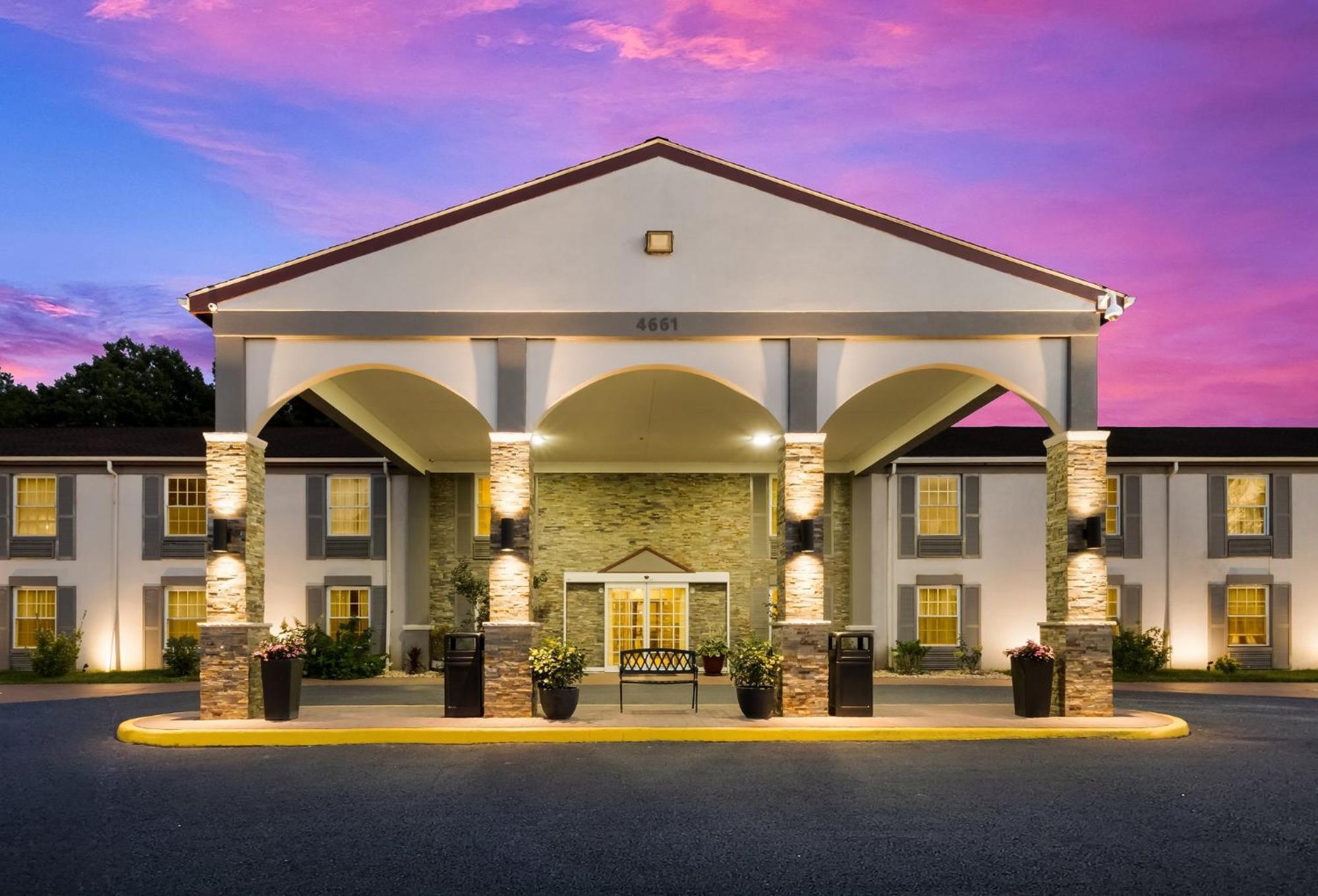 Hotel Red Roof - Naval Base 3*