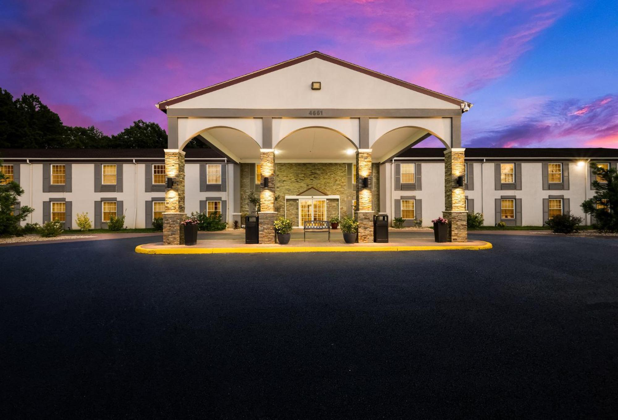 Hotel Red Roof - Naval Base 3*